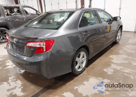 2013 Toyota Camry Se z USA, uszkodzony, nr VIN 4T1BF1FK3DU209443